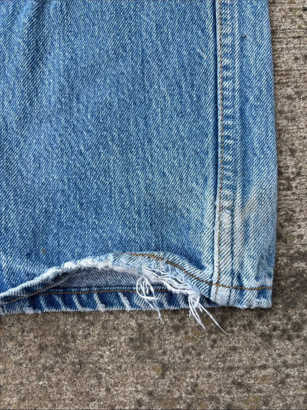 Vintage Men’s Levi's 501 Blue‎ Denim Jeans Button Fly Made in USA W35 L34